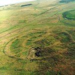 Археологический комплекс Аркаим древнее стоунхенджа.