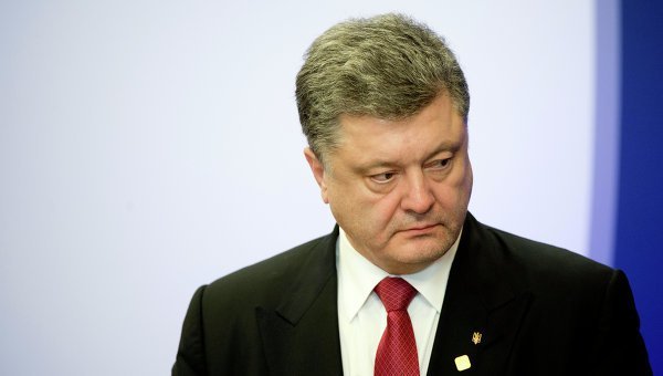 Порошенко все? Разъяренные АТОшники заблокировали кортеж президента Украины Порошенко все? Разъяренные АТОшники заблокировали кортеж президента Украины