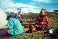 Саами за рукоделием. Норвегия, Тромее. 1990 год