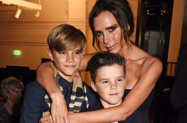Виктория Бекхэм с сыновьями. Фото: instagram/victoriabeckham
