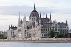 Парламент Венгрии, олицетворяющий ее независимость, по-королевски красив (Фото: images72, Shutterstock)