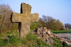 В этот день принято посещать места захоронения усопших родственников (Фото: Oleksii Zelivianskyi, Shutterstock)