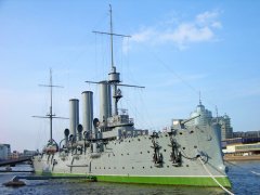 Легендарный крейсер «Аврора» (Фото: karnizz, Shutterstock)