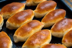 С брусникой получались вкусные пирожки (Фото: Irrinn0215, Shutterstock)