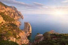 Черное море Крыма (Фото: Kotenko Oleksandr, Shutterstock) Источник: http://www.calend.ru/holidays/0/0/1728/ © Calend.ru