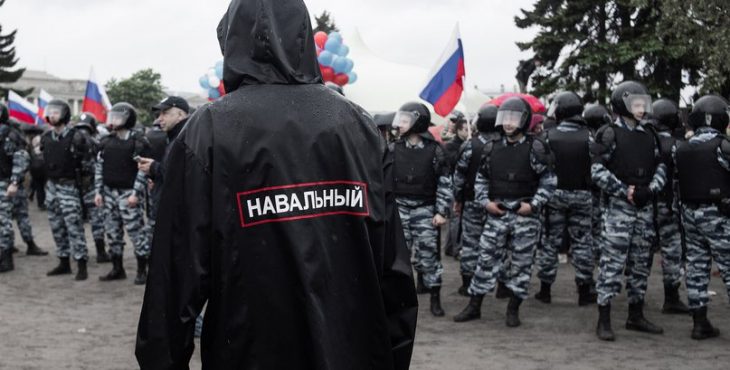 Питер, дождевик, Навальный