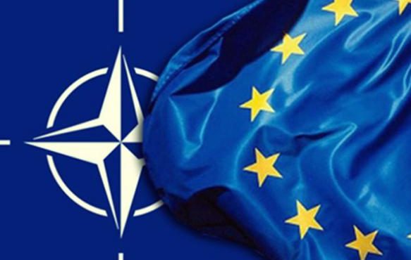 НАТО окружает Россию с юга и с севера
