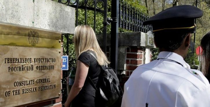 За гранью дипломатии. Чего добиваются США, взламывая здания российских генконсульств?