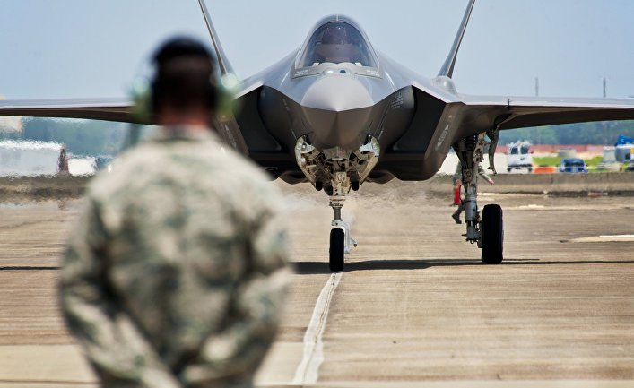 F-35 готовится воевать с российским истребителем-невидимкой и с китайским J-20 F-35 готовится воевать с российским истребителем-невидимкой и с китайским J-20