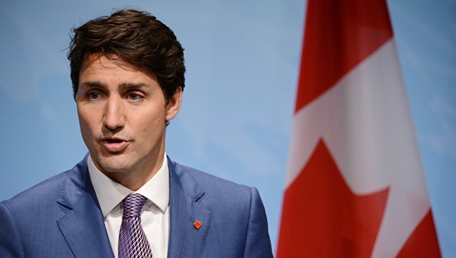 У премьер-министра Канады во время выступления сползла одна бровь