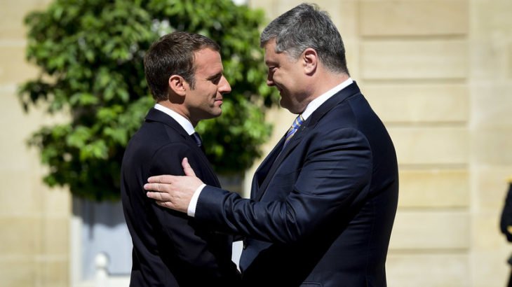 Порошенко пригласил Макрона на Украину