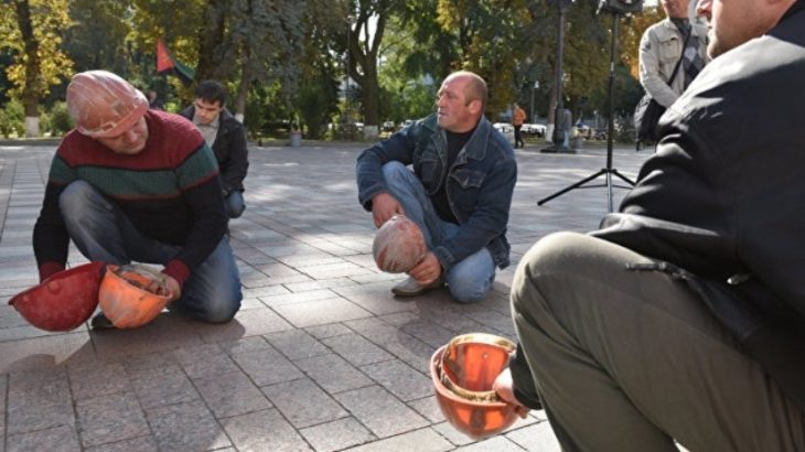 Шахтёры пикетируют Верховную Раду