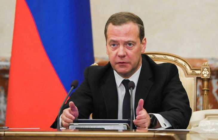 Медведев анонсировал повышение пенсионного возраста в России