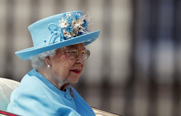 Королева Великобритании одобрила выход страны из ЕС