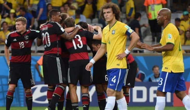 В борьбу за Кубок мира по футболу вступают Германия и Бразилия