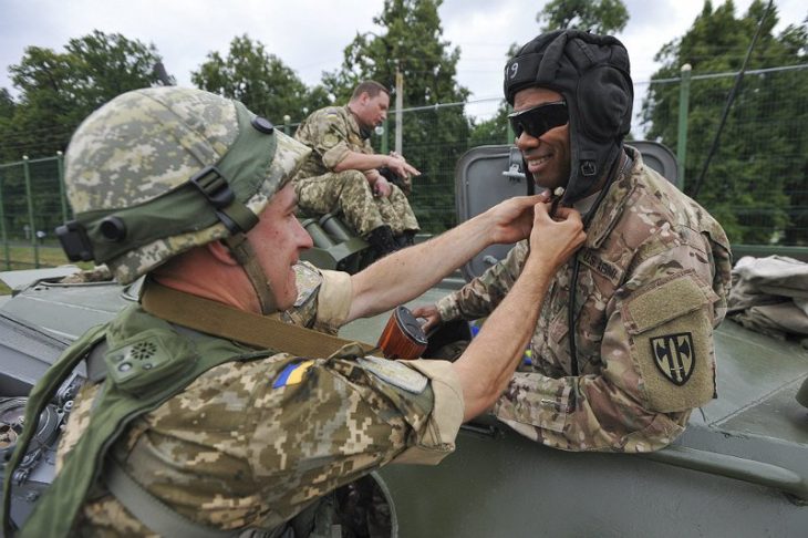 Украинские власти хотят использовать на Донбассе частные военные компании