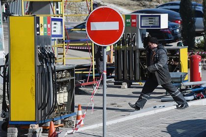 Недовольство россиян правительством объяснили ростом цен на бензин Недовольство россиян правительством объяснили ростом цен на бензин