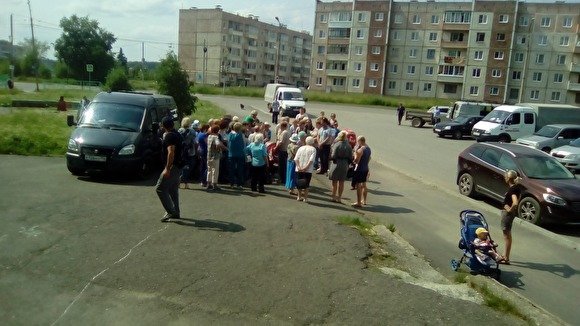 Катастрофа в Североуральске: цены подняли в 3 раза на питьевую воду, которой в городе нет уже 3 дня — последние новости, фото и видео
