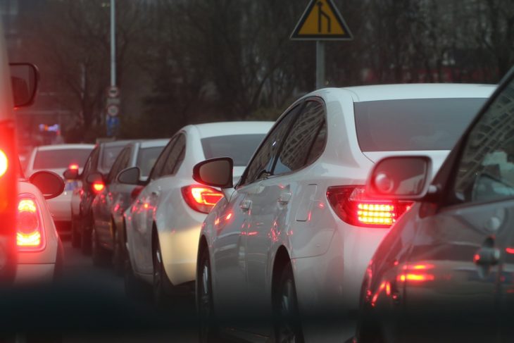 На жену депутата, перекрывшую МКАД, составили протокол