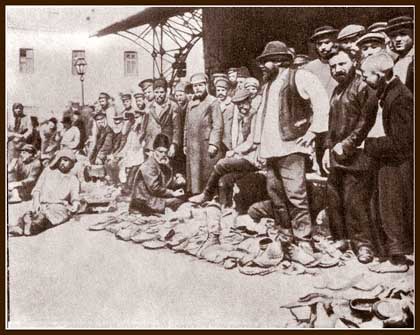 04t Место сбора потерянной обувки, слетевших картузов да и просто отдыха утомившихся кулачников.