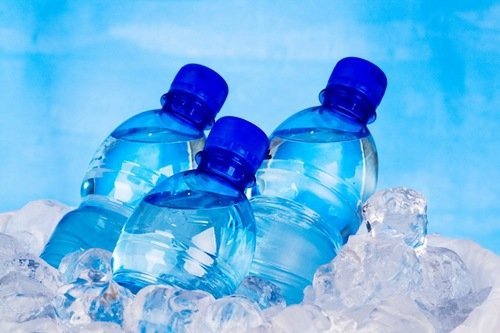 Вода из бутылок польза или вред thumbnail