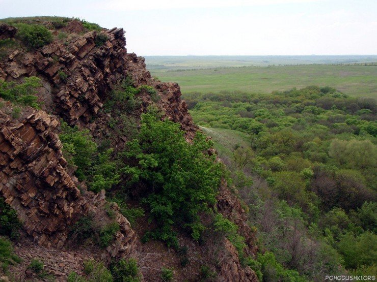 steppe-rocks-under-krasnodon-4233x1024x768x0
