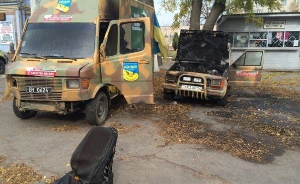 24.10.14 В Кагарлыку (Киевщина) сожгли автомобили обеспечения Айдара