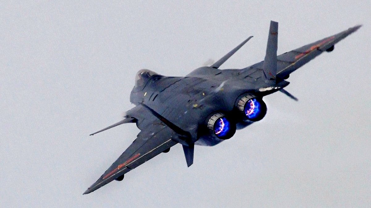 Истребитель J-20