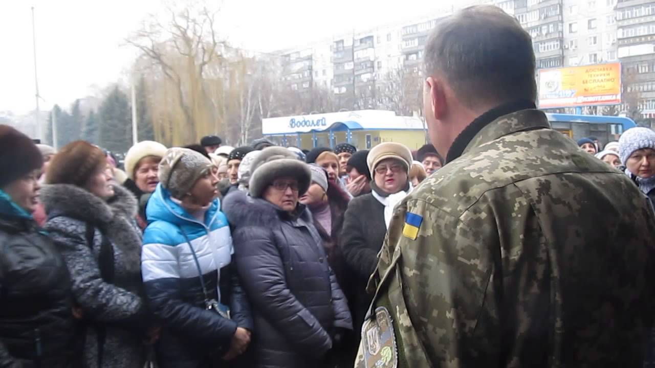 “Не мытьем, так катаньем”: во Львове начали уговаривать мужчин пойти на войну, подписав контракт