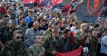 Members of the far-right radical group Right Sector and their supporters attend an anti-government rally in Kiev, Ukraine, July 21, 2015. REUTERS/Gleb Garanich - RTX1L9DI