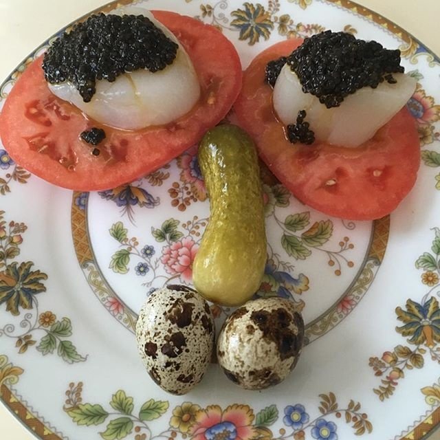 Волочкова и ее блюдо. Фото: instagram.com/volochkova_art