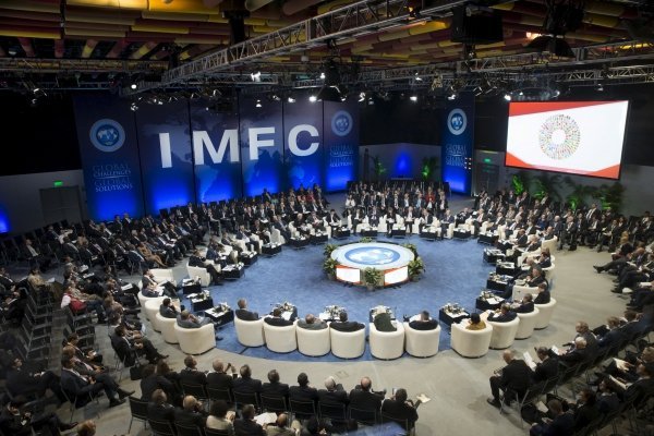 МВФ повысил прогнозы мировой и российской экономики