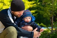 День отца в Эстонии отмечается во второе воскресенье ноября (Фото: Joshua Rainey Photography, Shutterstock)