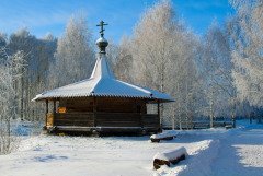 На Илариона примечали: если снег ляжет на сырую землю и не растает — значит, весной рано зацветут подснежники (Фото: elen_studio, Shutterstock)