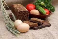 Вспоминали умерших родственников и друзей... (Фото: Nataliya_Ostapenko, Shutterstock)
