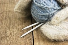 Овечью шерсть пряли, а из ниток вязали теплые носки и варежки... (Фото: Laborant, Shutterstock)
