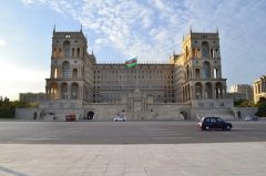 Площадь Свободы в Баку (Фото: Ramil Aliyev, Shutterstock)