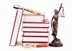 Адвокатура призвана защищать права и представлять законные интересы граждан (Фото: Mariusz Szczygiel, Shutterstock)