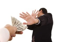 Коррупция замедляет экономическое развитие общества и подрывает государственные устои (Фото: Helder Almeida, Shutterstock)