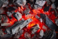 На Анну беременным женщинам запрещалось разжигать огонь и приниматься за любую работу, чтобы не навредить будущему ребенку (Фото: Anrey, Shutterstock)