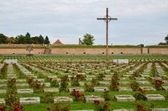 Мемориал Холокоста около лагеря для военнопленных в городе Терезин, Чехия (Фото: Dziurek, Shutterstock)