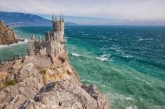 «Ласточкино гнездо» - эмблема Южного берега Крыма (Фото: Sergii Votit, Shutterstock)