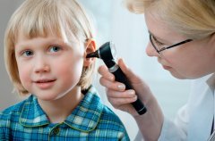 По мнению медиков, около половины всех случаев глухоты и прочих нарушений слуха можно предотвратить, устранив причины их развития (Фото: Alexander Raths, Shutterstock)