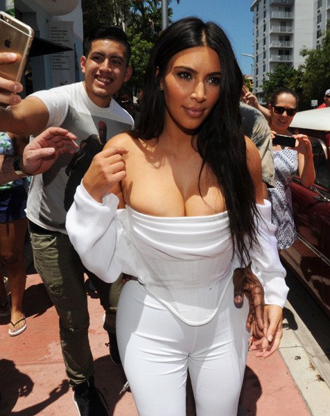 Ким Кардашьян на шопинге Майами, Фото: Splash News