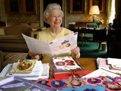 Королева Елизавета II принимает поздравления с 80-летием (www.hellomagazine.com)