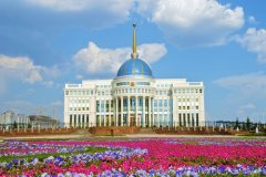 Президентский дворец Ак-Орда в Астане (Фото: Postnikova Kristina, Shutterstock)