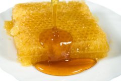 Собирали свежий мед (Фото: Tatiana Yakovleva, Shutterstock)