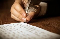 Сегодня необходимо вспомнить об уникальности почерка каждого человека (Фото: mizar_21984, Shutterstock)