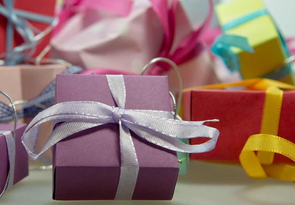«Что тебе подарить?»: Названы самые популярные подарки к 23 февраля и 8 Марта