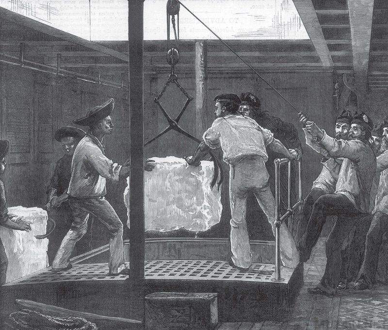 Моряки транспортируют лёд в Индию на борту британского военного корабля HMS Serapis, 1875 год
